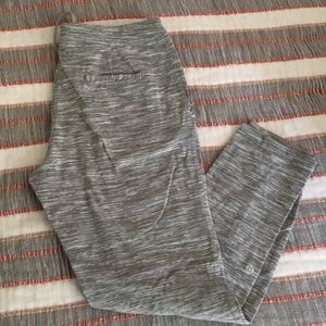 Lululemon jet crop slums, size 6